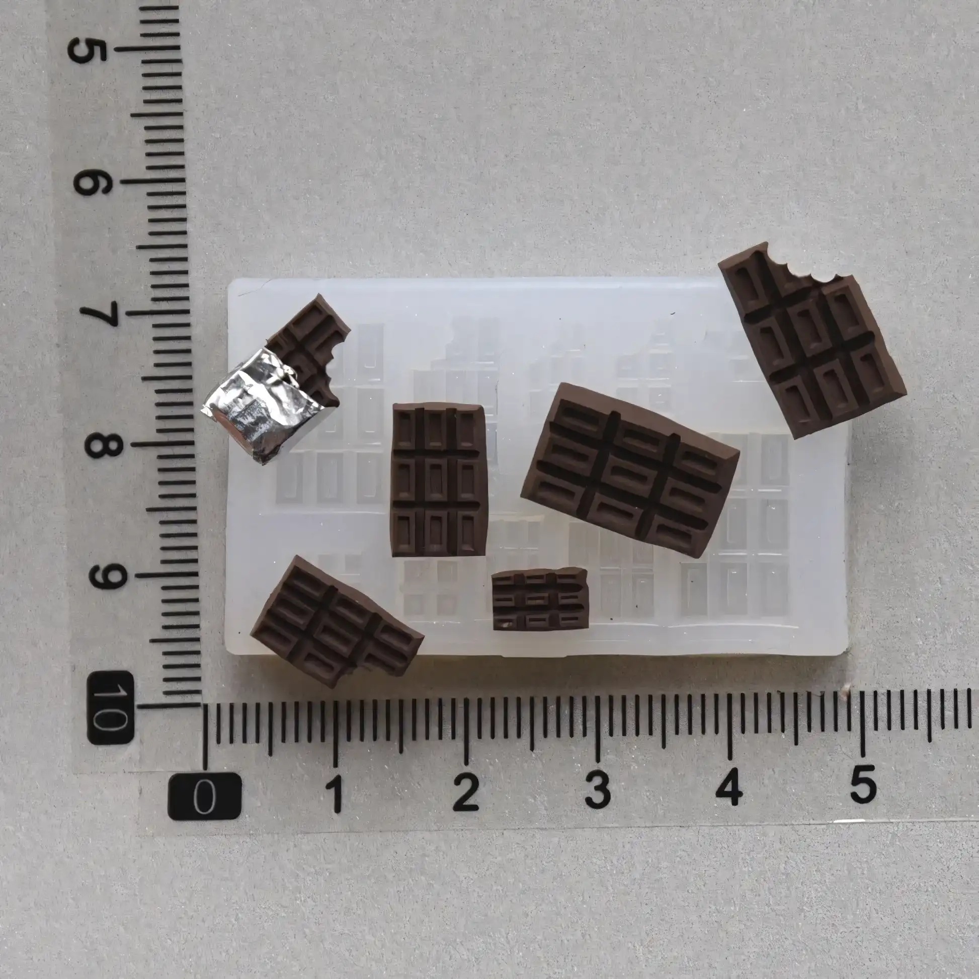 Quick Chocolate Clay Molds - Effortlessly Craft Mini Chocolate Blocks Quick Chocolate Clay Molds - Effortlessly Craft Mini Chocolate Blocks