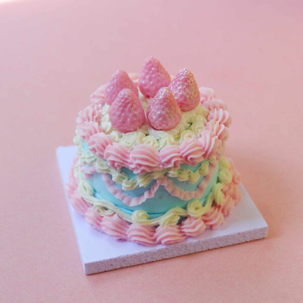 Pearlescent Strawberries Yellow Heart Mini Cake Kit